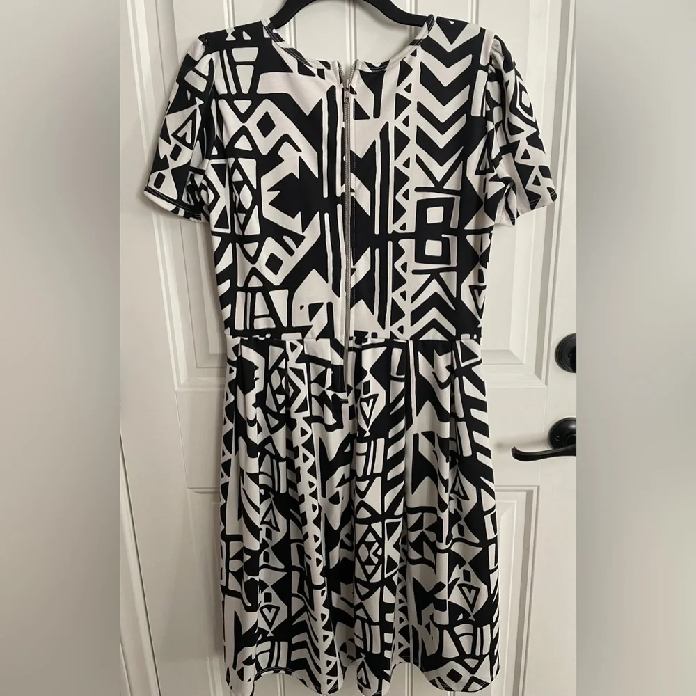LulaRoe Large black and white dress - Picture 2 of 2